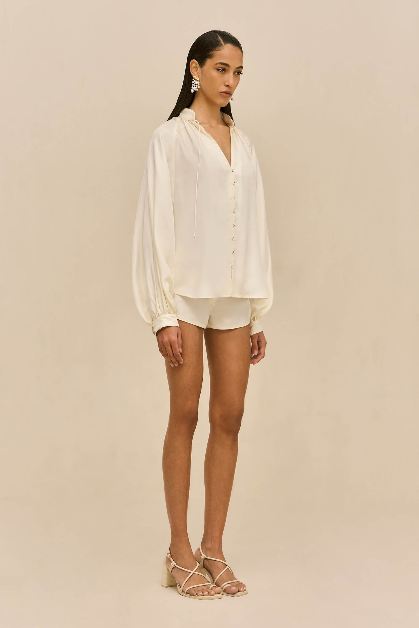 PEARL SHORT - OFF WHITE