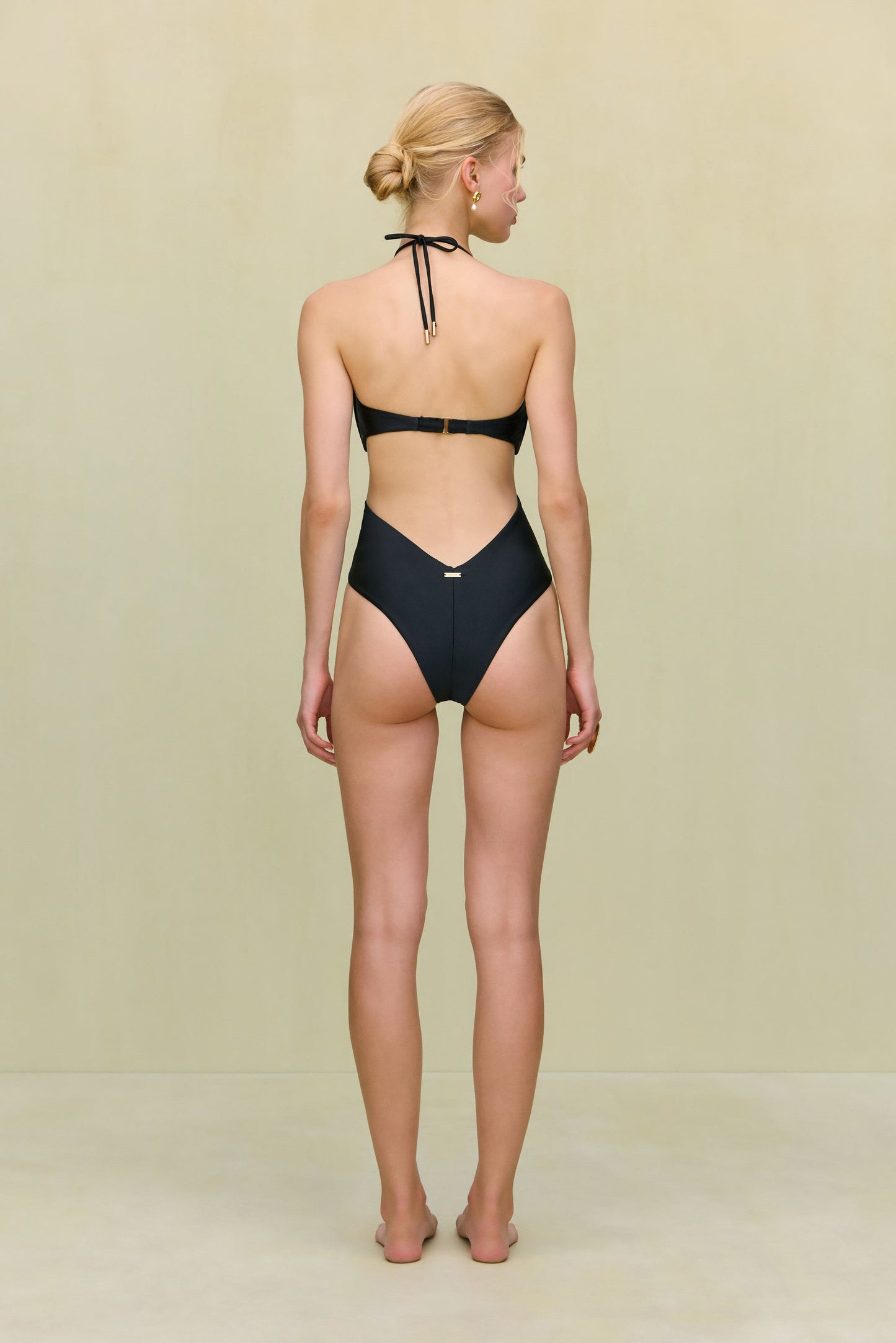 HOLLIS ONE PIECE - BLACK